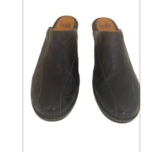 Sofft Women's Western Clogs - - Tooled leather -Black - Slip on - Size 8.5 Wide